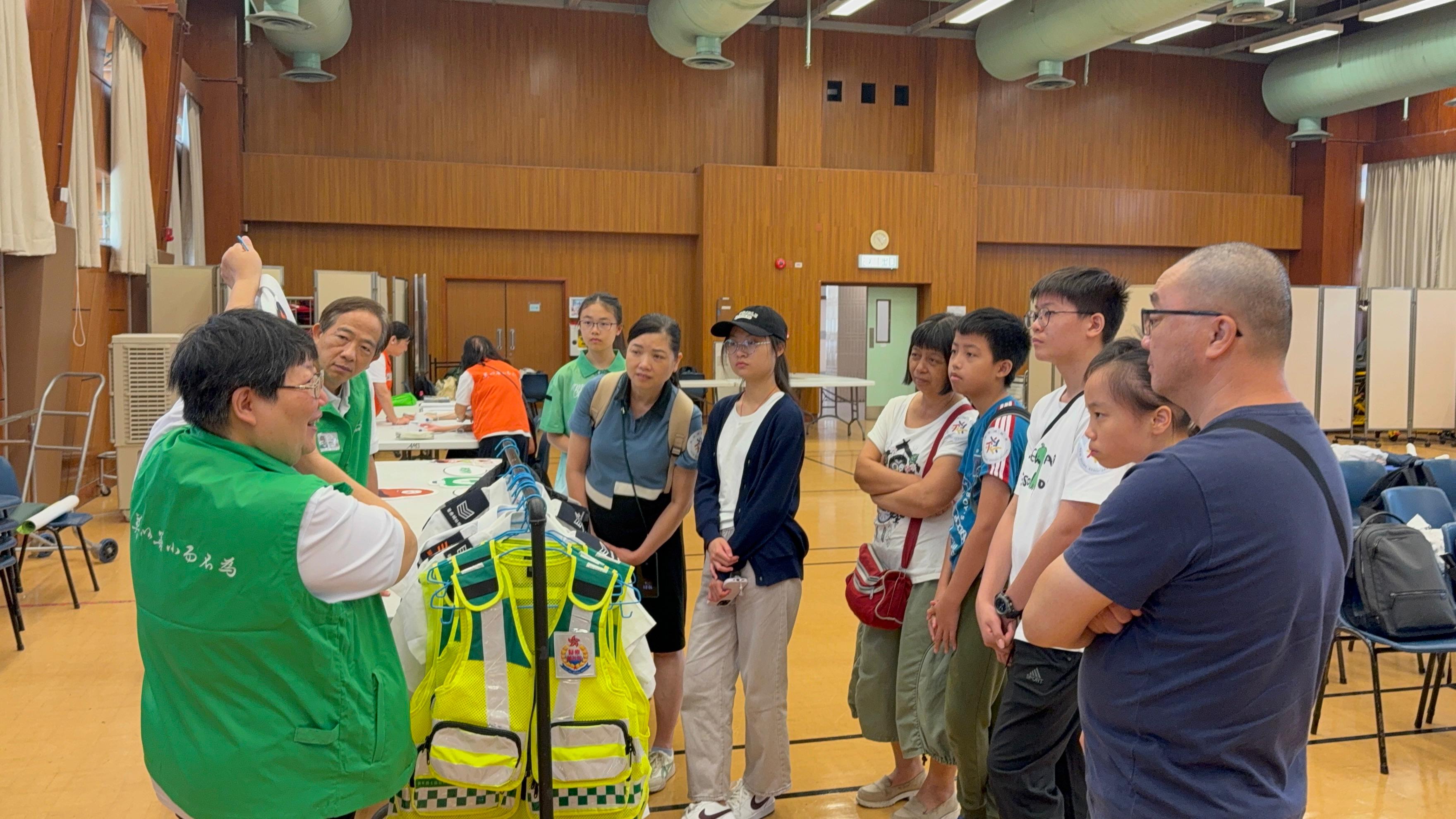 20250719 参观医疗辅助队总部4相片_NHA（6）.jpg
