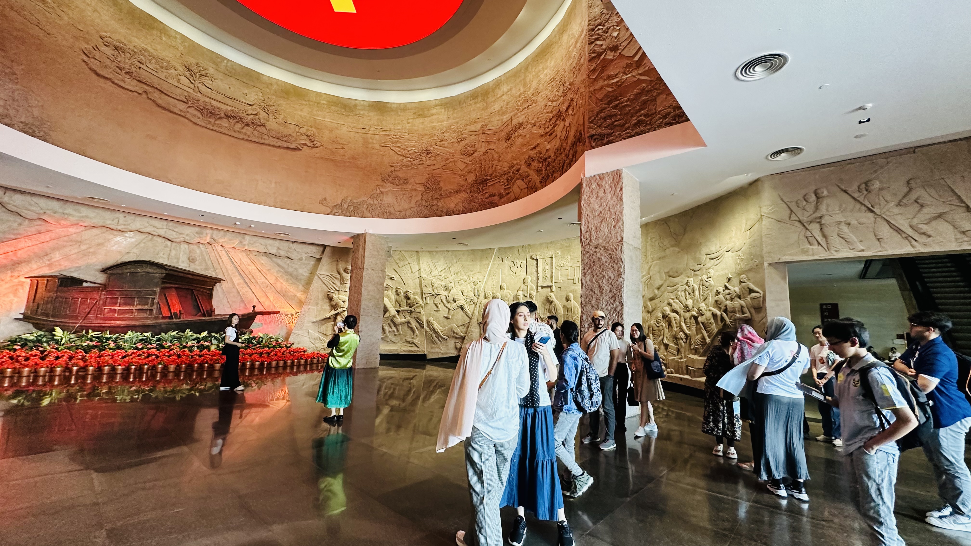 1723189771118.jpg 参观南湖革命馆2(门口).jpg