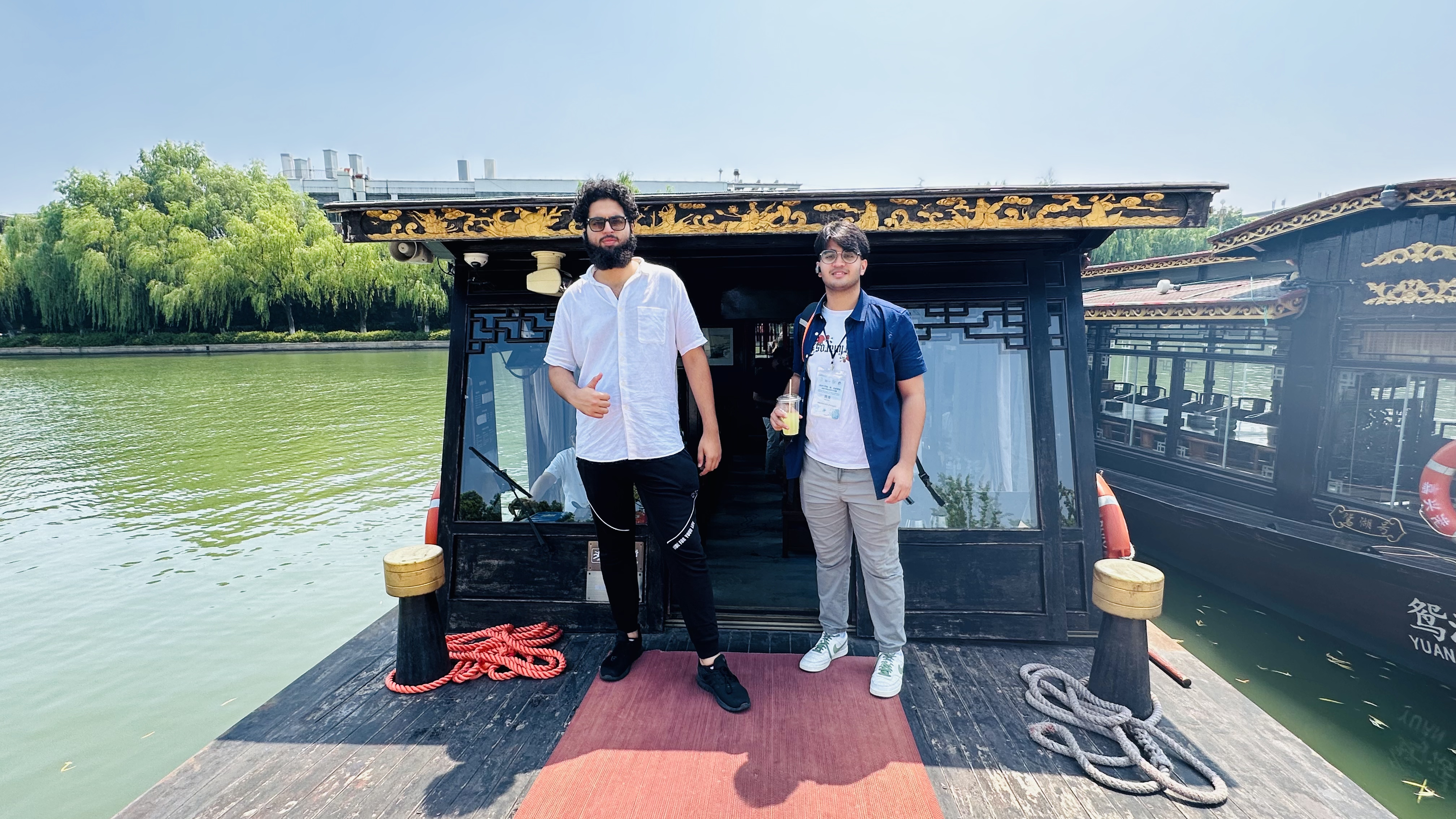 1723190022217.jpg 团员登上红船景点.jpg