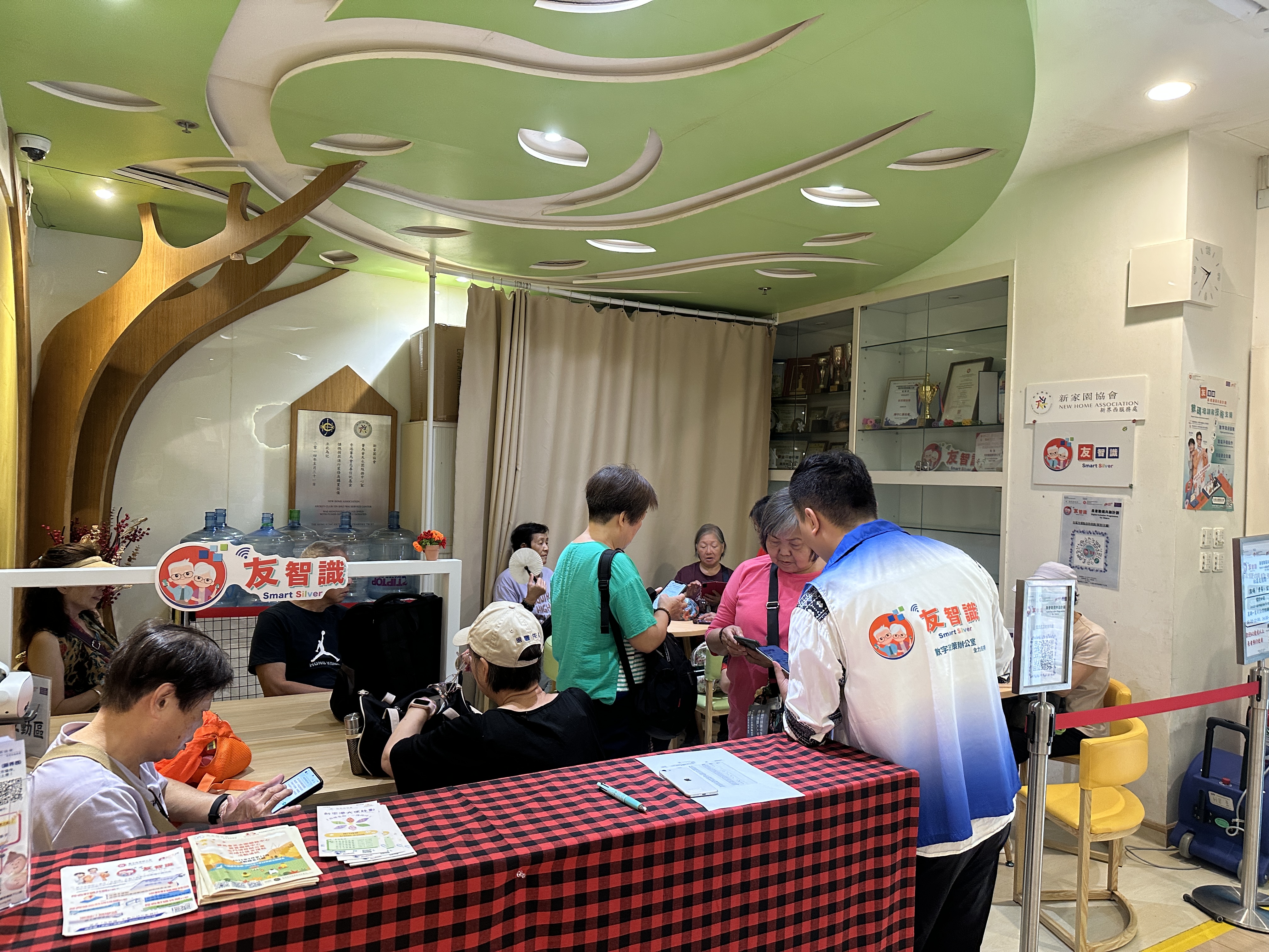 1760432647028.jpg 20250918「友智识」-海洋公园智游日活动相片(16)-NHA_20250919.jpg